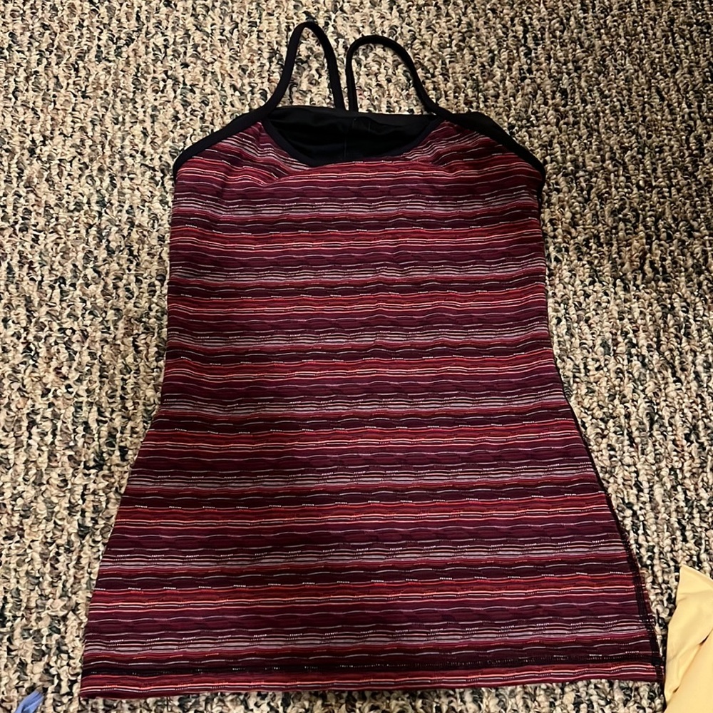 Set a four Lululemon workout top tank style